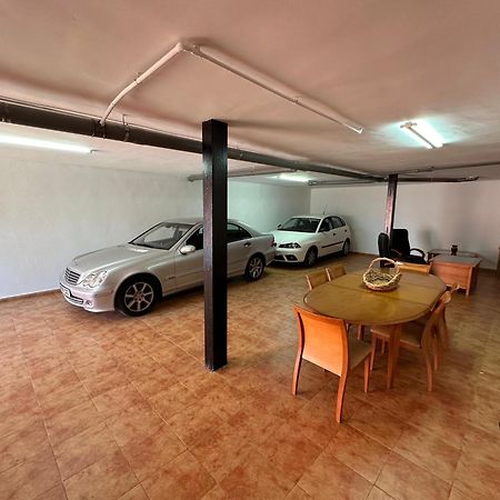 Casa Grande De Tres Plantas Con Parking Gratis Villa ลีนาเรส ภายนอก รูปภาพ