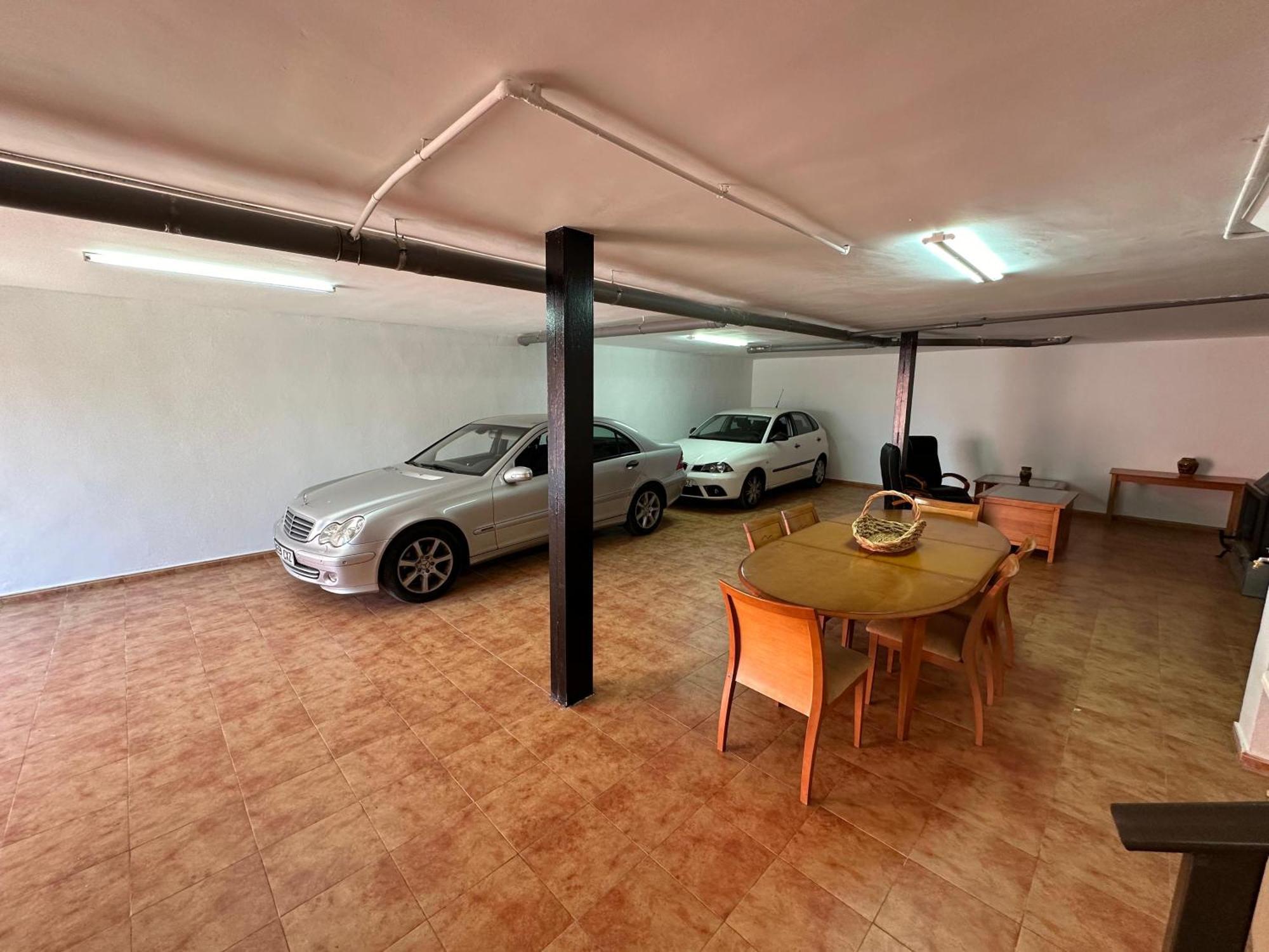 Casa Grande De Tres Plantas Con Parking Gratis Villa ลีนาเรส ภายนอก รูปภาพ